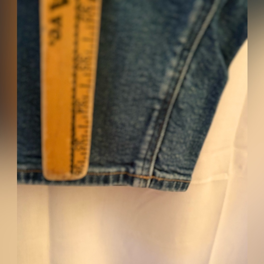 American Eagle Women’s Straight Leg Denim Jeans w/Distress Pocket Hems; Size 8 - Picture 6 of 6